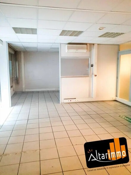 Local d’activités dans Chartres à louer - Photo de l’immeuble – Image 3 sur 4