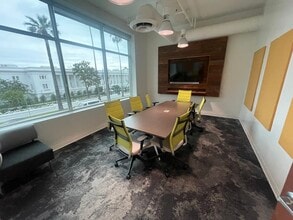 5815-5825 W Sunset Blvd, Hollywood, CA à louer Photo de l’immeuble– Image 1 sur 3