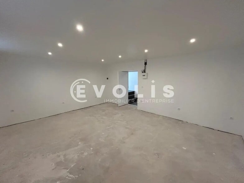 Bureau dans Corbeil-Essonnes à louer - Photo intérieure – Image 3 sur 7