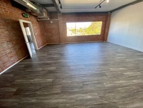 7451-7465 Beverly Blvd, Los Angeles, CA à louer Photo intérieure– Image 2 sur 5