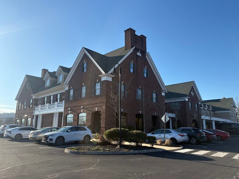 422 US Highway 22 W, White House Station, NJ à louer - Photo de l’immeuble – Image 1 sur 20