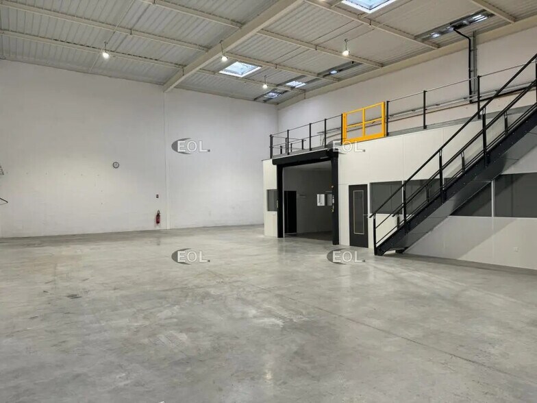 Local d’activités dans Villebon-sur-Yvette à louer - Photo intérieure – Image 2 sur 7