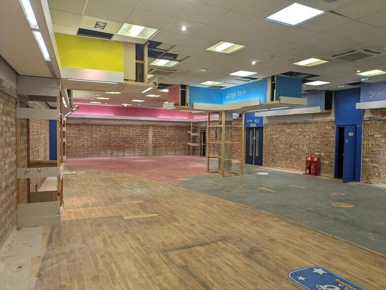 14-14A High St, Haslemere à louer - Photo de l’immeuble – Image 3 sur 7