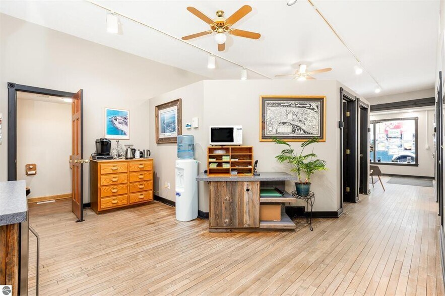 408 Main St, Frankfort, MI à vendre - Photo de l’immeuble – Image 3 sur 21