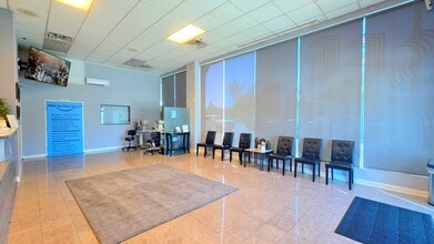 9496 Magnolia Ave, Riverside, CA à louer Photo intérieure– Image 2 sur 15