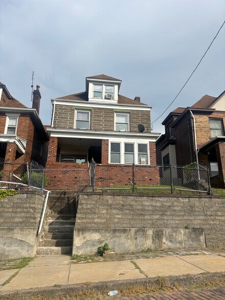 1019 Lincoln Ave, Duquesne, PA à vendre - Photo principale – Image 1 sur 1