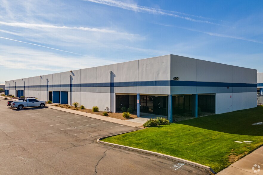 4901 W Van Buren St, Phoenix, AZ à louer - Photo de l’immeuble – Image 3 sur 11