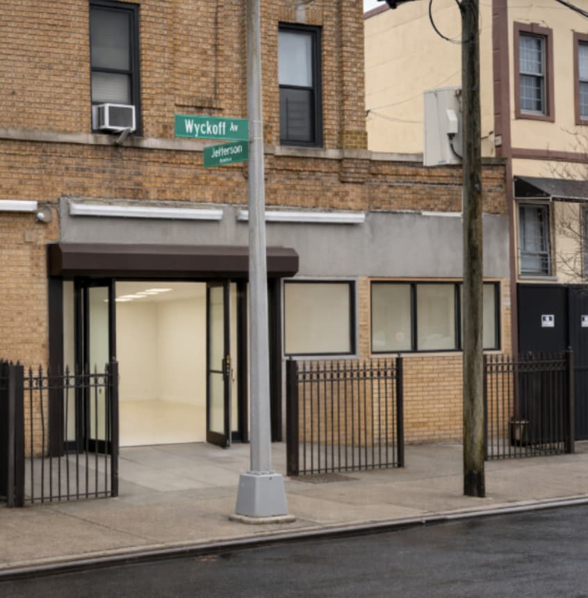 868 Wyckoff Ave, Brooklyn, NY à louer Photo de l’immeuble– Image 1 sur 3