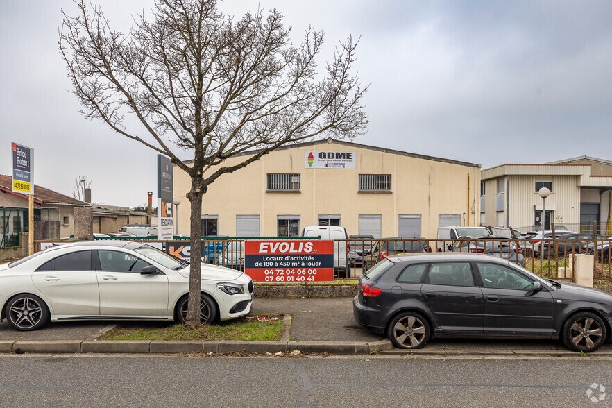 24 Rue Paul Et Marc Barbezat, Décines-Charpieu à louer - Photo de l’immeuble – Image 2 sur 2