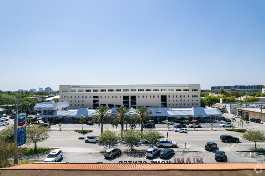 7301 SW 57th Ct, South Miami, FL à louer - Photo de l’immeuble – Image 3 sur 20