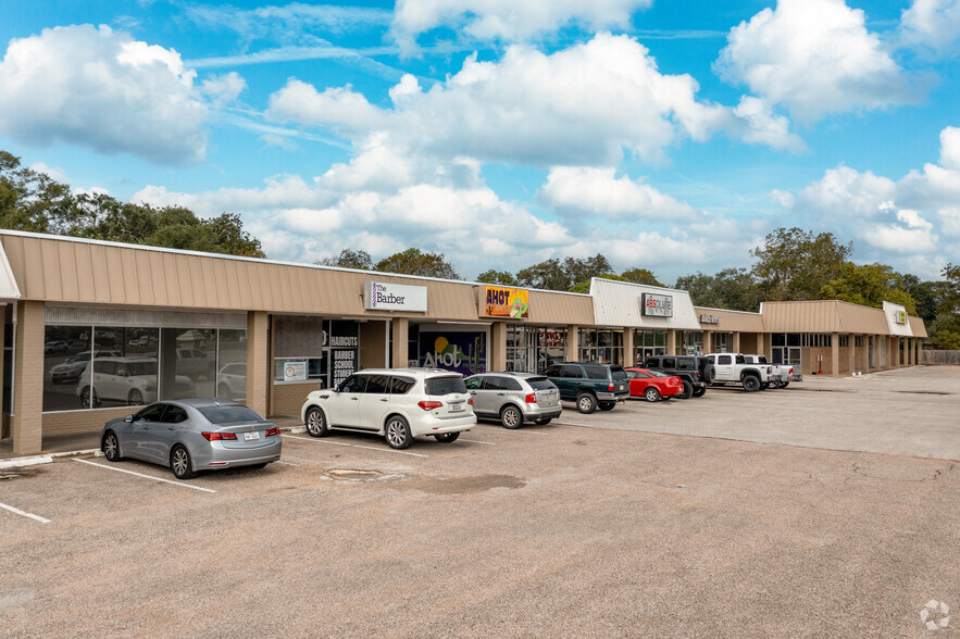 493-519 N Downing Rd, Angleton, TX à louer - Photo de l’immeuble – Image 3 sur 5