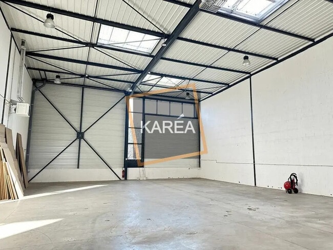 Plus de détails pour Local d’activités à vendre