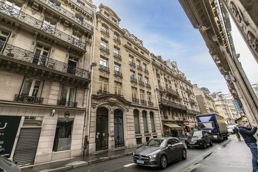 32 Rue De Mogador, Paris à louer - Photo de l’immeuble – Image 2 sur 20