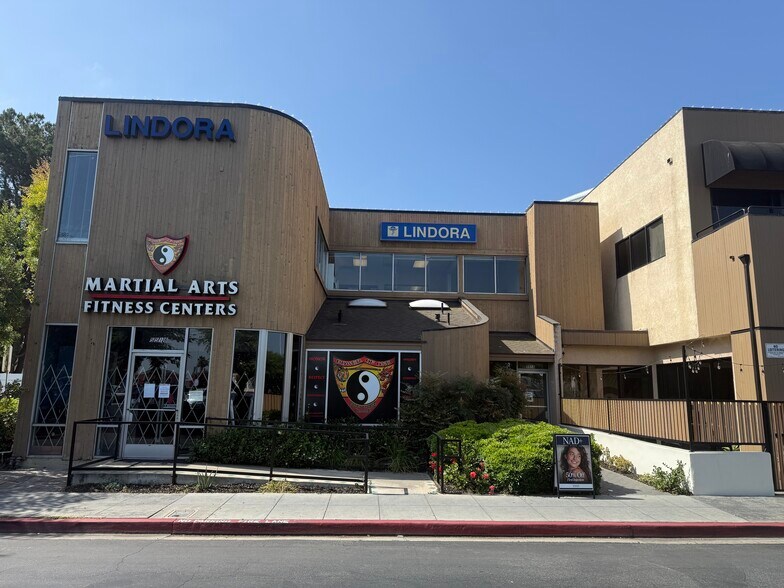 5512-5518 Britton Dr, Long Beach, CA à louer - Photo de l’immeuble – Image 1 sur 10