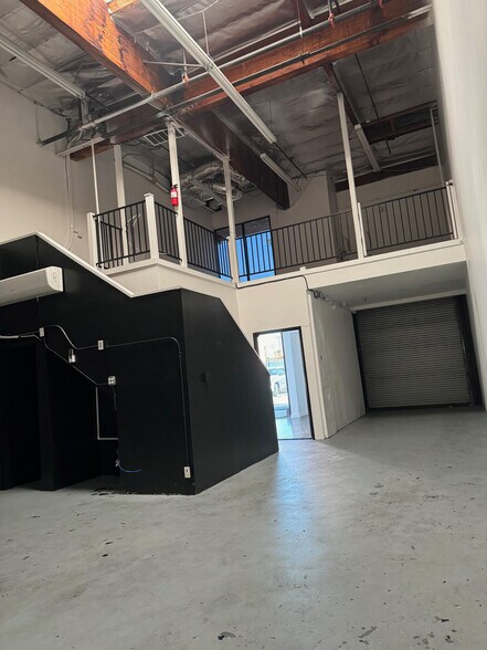 13136 Saticoy St, North Hollywood, CA à louer - Photo de l’immeuble – Image 3 sur 8