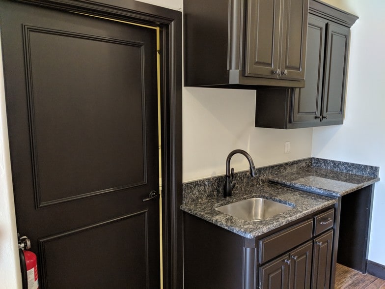 9901 N May Ave, The Village, OK à louer - Autre – Image 3 sur 5