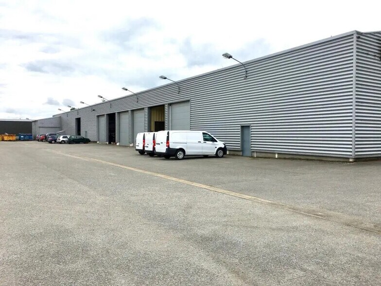 Local d’activités dans Évreux à louer - Photo de l’immeuble – Image 1 sur 3
