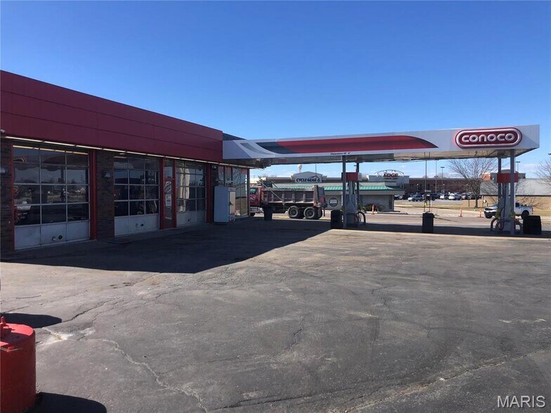 3949 Veterans Memorial Pky, Saint Peters, MO à vendre - Photo de l’immeuble – Image 2 sur 4