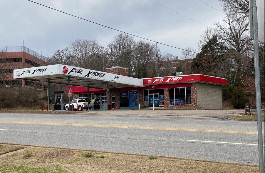 1501 N College Ave, Fayetteville, AR à vendre - Photo de l’immeuble – Image 2 sur 9