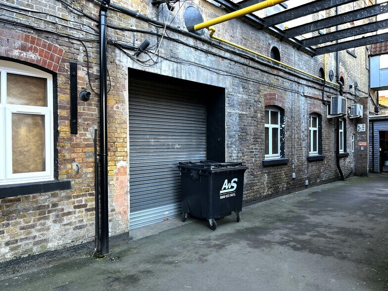 Sandown Rd, Watford à louer - Photo de l’immeuble – Image 3 sur 27