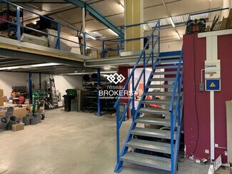 Plus de détails pour Local d'activités à louer