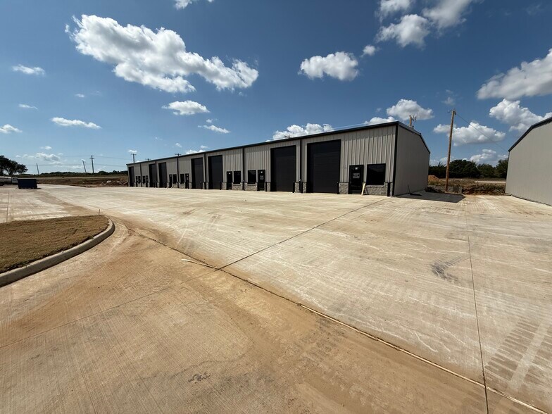 6815 Rendon Bloodworth Rd, Fort Worth, TX à louer - Photo de l’immeuble – Image 1 sur 21