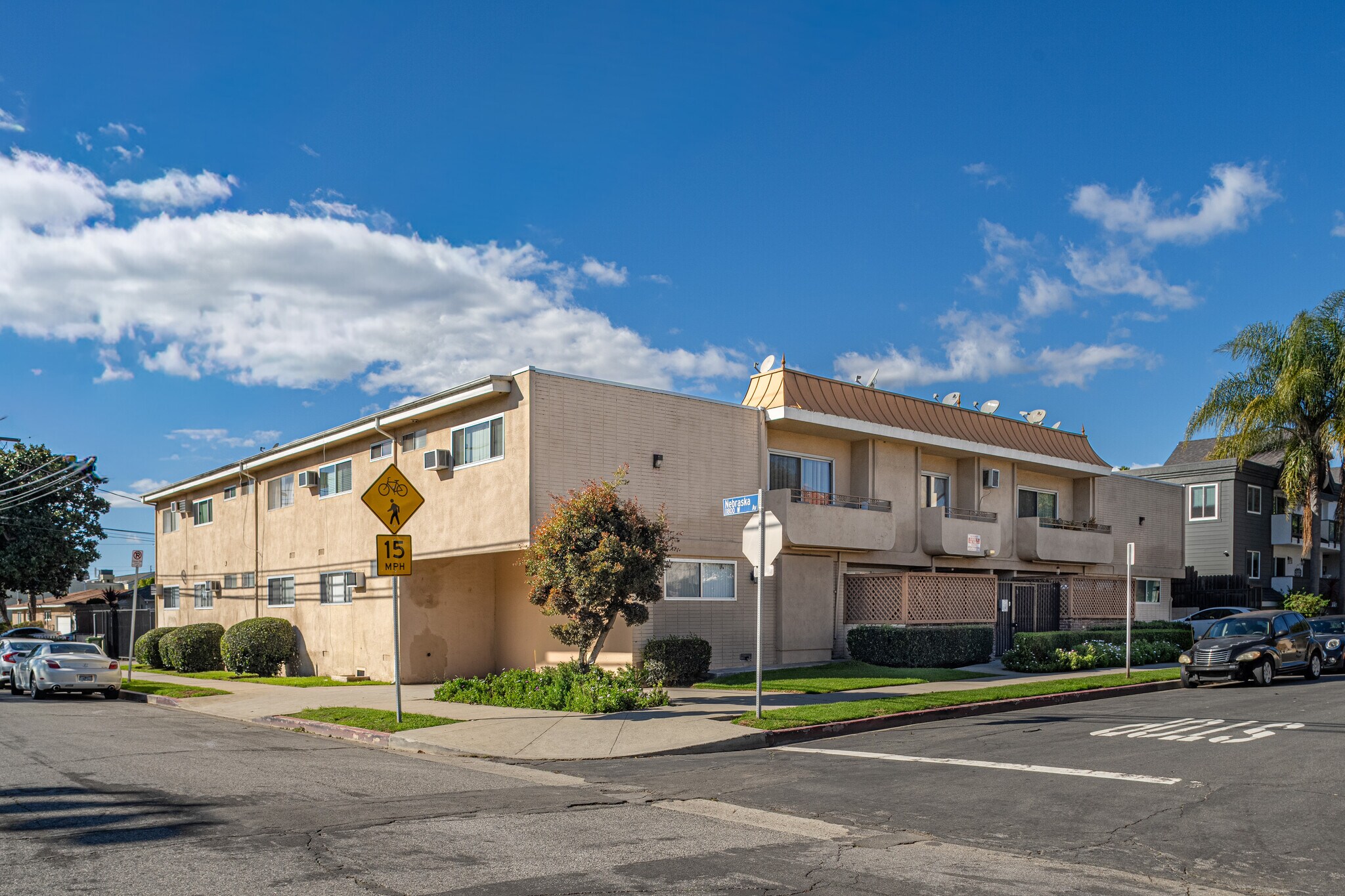 1755 Granville Ave, Los Angeles, CA à vendre Photo principale– Image 1 sur 22