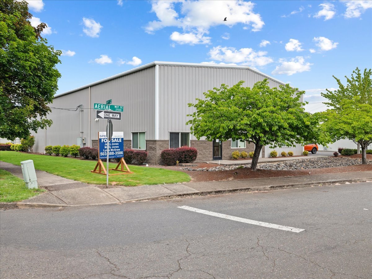 2545 Aerial Way SE, Salem, OR à vendre Photo principale– Image 1 sur 25