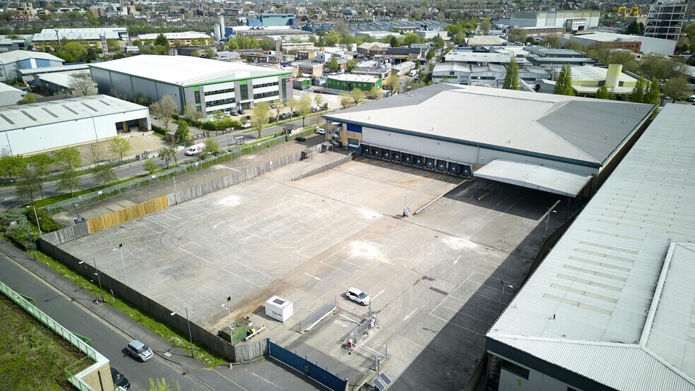 12 Central Way, Londres à louer - Photo de l’immeuble – Image 3 sur 8