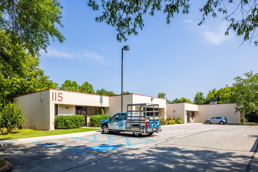 115 Nowlin Ln, Chattanooga, TN à louer - Photo de l’immeuble – Image 2 sur 7
