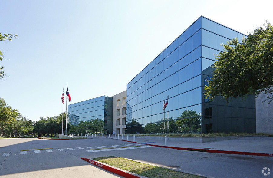 2400 N Glenville Dr, Richardson, TX à louer - Photo de l’immeuble – Image 1 sur 22