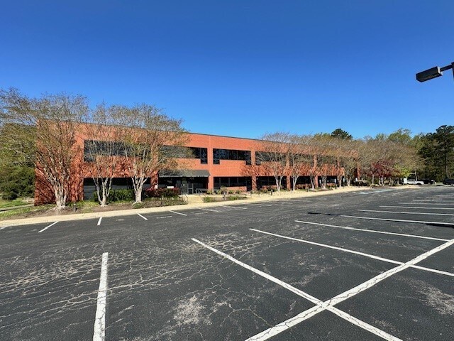 9881 Mayland Dr, Richmond, VA à louer - Photo de l’immeuble – Image 2 sur 11