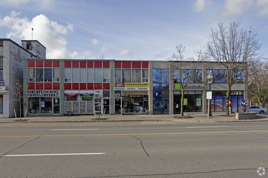 252-260 Lakeshore Rd E, Mississauga, ON à louer - Photo de l’immeuble – Image 3 sur 3