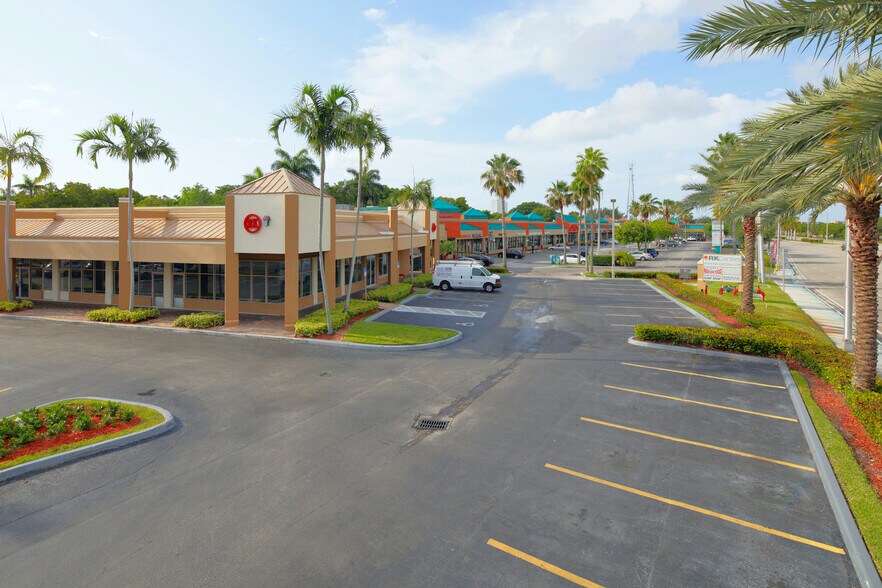 16101-16173 Biscayne Blvd, North Miami Beach, FL à louer - Photo de l’immeuble – Image 2 sur 22