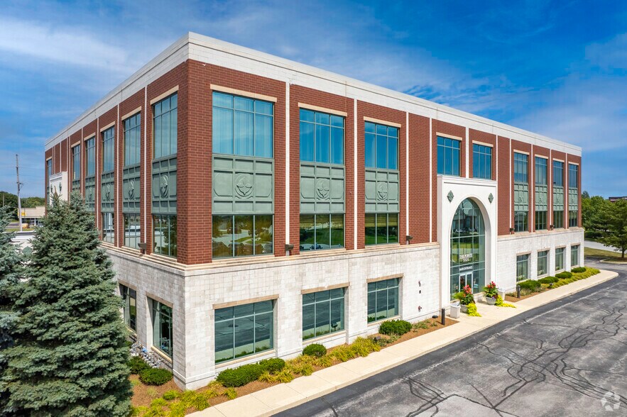 5521 W Lincoln Hwy, Schererville, IN à louer - Photo de l’immeuble – Image 1 sur 5
