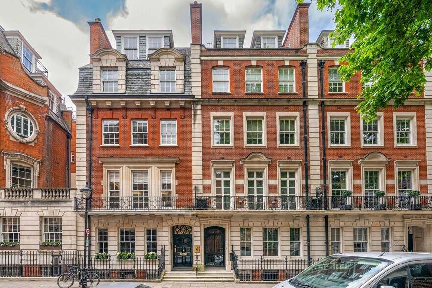 22 Gilbert St, Londres à louer - Photo de l’immeuble – Image 2 sur 25