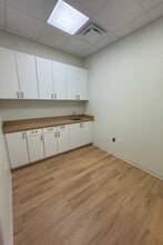 9323 Pinecroft Dr, The Woodlands, TX à louer Photo intérieure– Image 1 sur 6