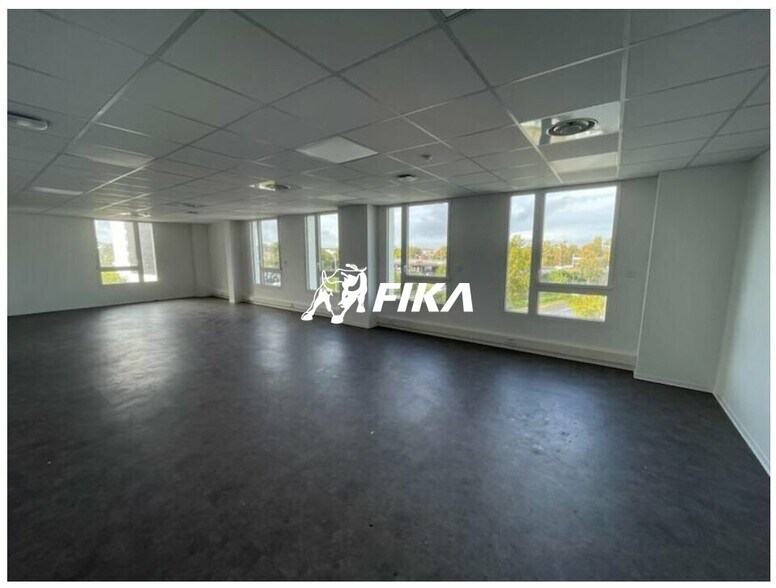 Bureau dans Villenave-d'Ornon à vendre - Photo de l’immeuble – Image 3 sur 13