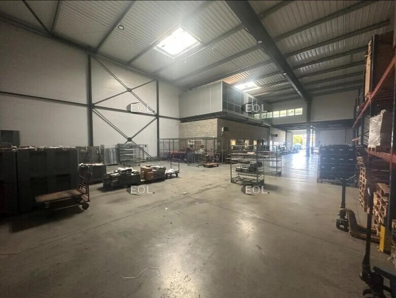 Local d'activités dans Collégien à vendre - Photo de l’immeuble – Image 3 sur 9