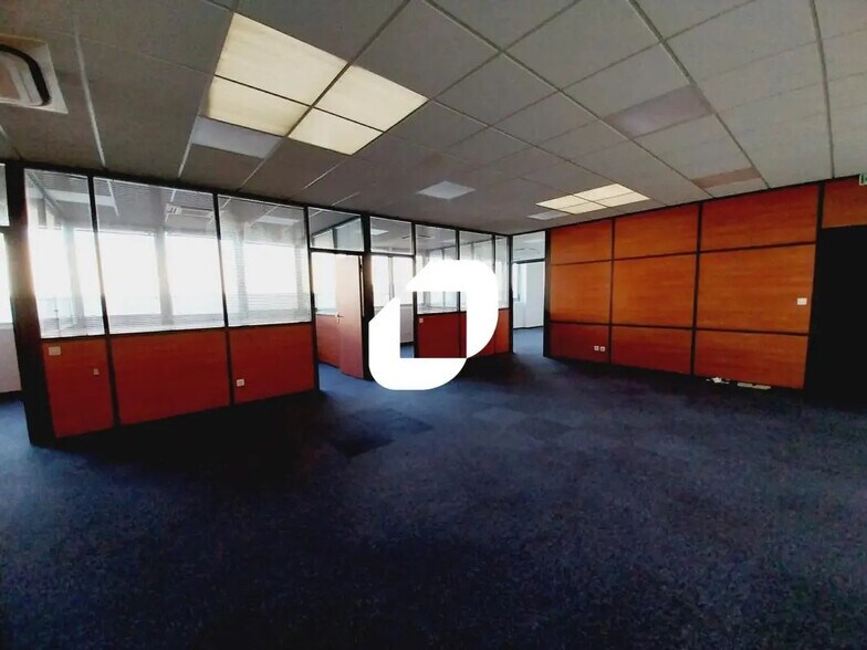 Bureau dans Neuilly-sur-Marne à louer - Photo de l’immeuble – Image 3 sur 11