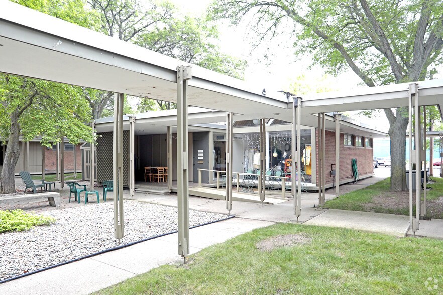 23023 Orchard Lake Rd, Farmington Hills, MI à louer - Photo principale – Image 2 sur 6