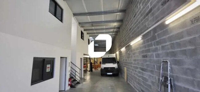 Plus de détails pour Bureau, Industriel/Logistique à louer