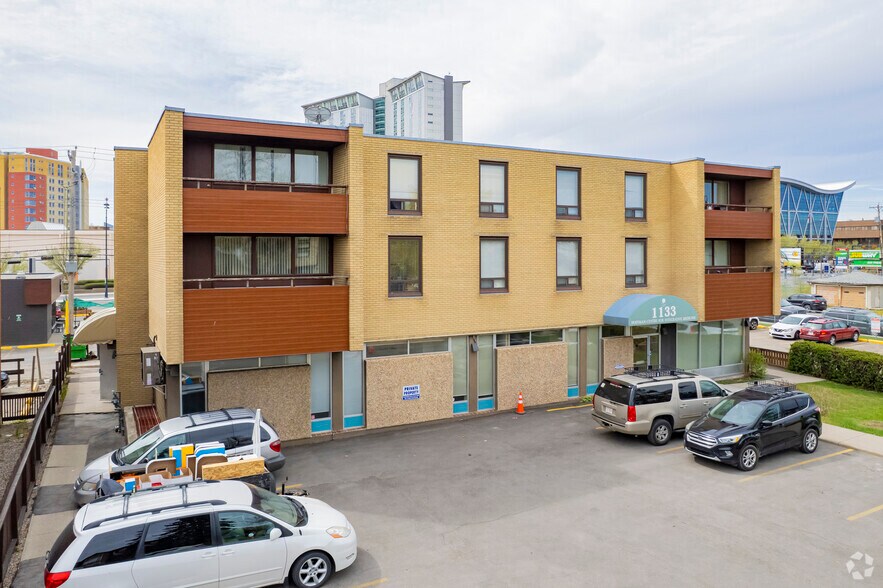 1133 17 Av NW, Calgary, AB à vendre - Photo de l’immeuble – Image 1 sur 9