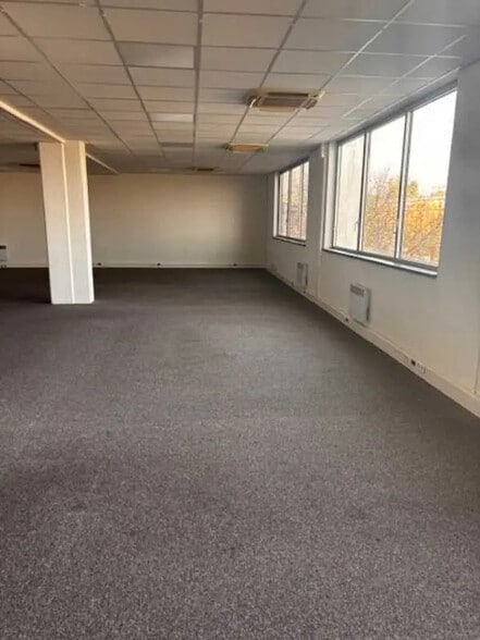 Bureau dans Villejuif à louer - Photo de l’immeuble – Image 3 sur 4