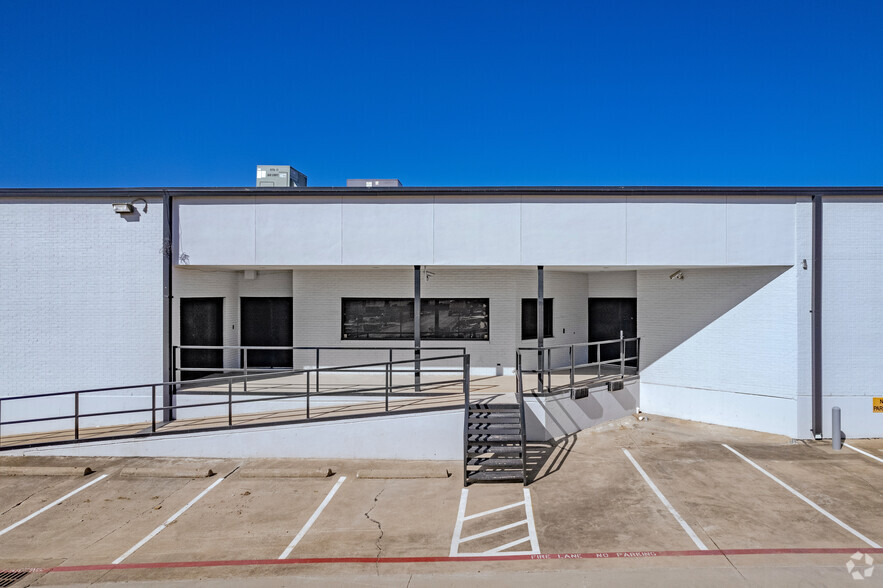 152-160 Continental Ave, Dallas, TX à louer - Photo de l’immeuble – Image 3 sur 16