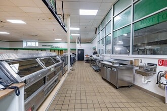 4151 S Canton Center Rd, Canton, MI à louer Photo intérieure– Image 2 sur 5