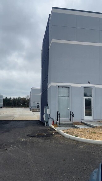 1700 Lakewood Rd, Toms River, NJ à louer - Vidéo sur l’annonce professionnelle – Image 2 sur 14