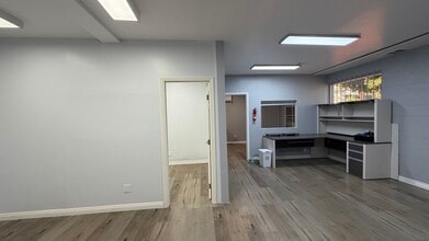10545 Burbank Blvd, North Hollywood, CA à louer Photo intérieure– Image 1 sur 4