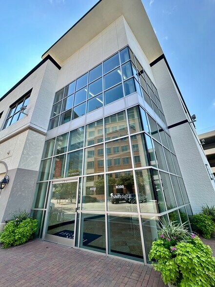 7501 Lone Star Dr, Plano, TX à louer - Photo de l’immeuble – Image 3 sur 5