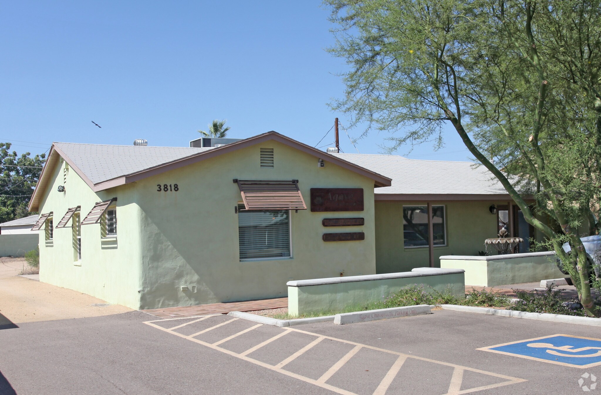 3818 E Indian School Rd, Phoenix, AZ à louer Photo principale– Image 1 sur 8